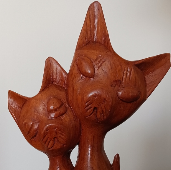 Handcrafted Solid Teakwood Cat & Kitten, made in Thailand, 9.5" tall x 5.5 x 1.5 - Picture 6 of 6